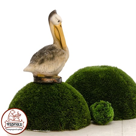 Фигура Пеликан для сада