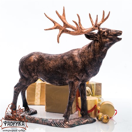 Садовая скульптура олень