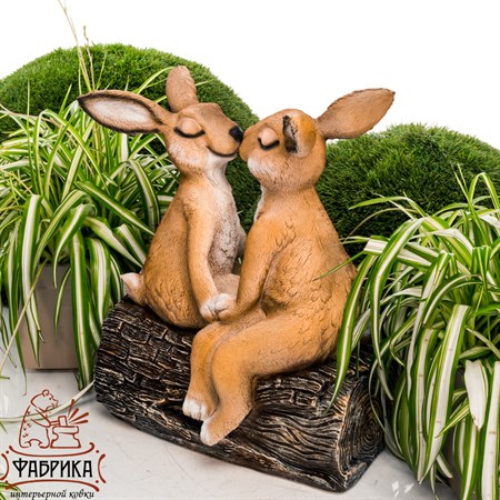 Фигура из полистоуна Зайцы