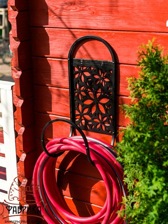 Настенный кронштейн для поливочного шланга