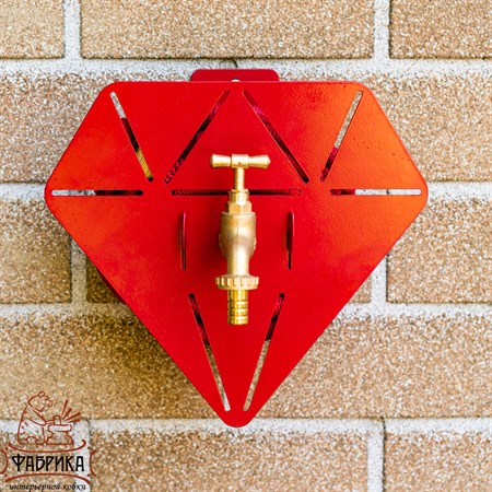 металлический кронштейн для хранения поливочного шланга