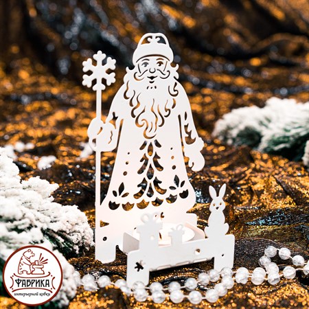 металлический подсвечник